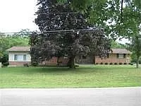 8202 Lois Dr photo 1