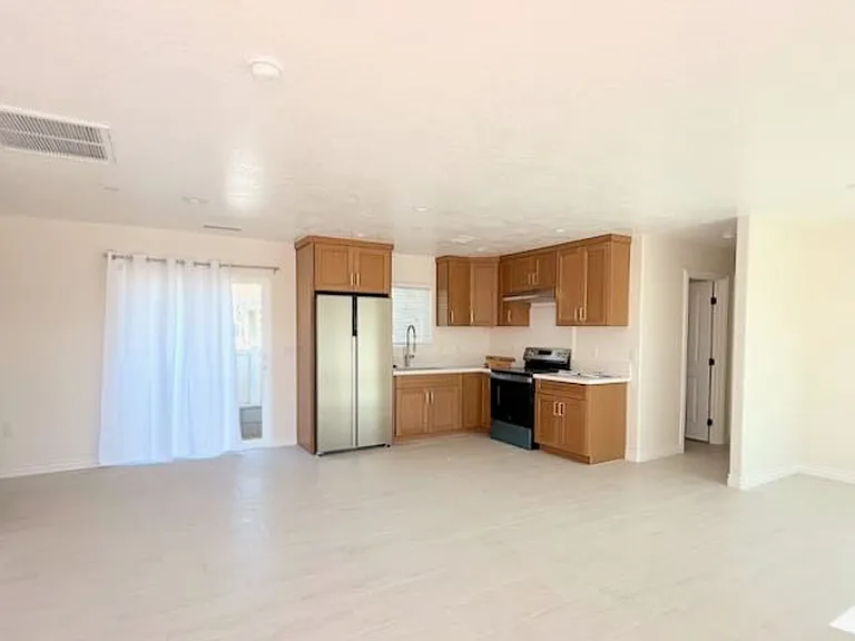Spacious 3BR/2BA Home with Open Floor Plan, Garage & Washer/Dryer — Photo 6