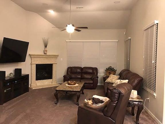 5th image of 1002 Pampa Dr