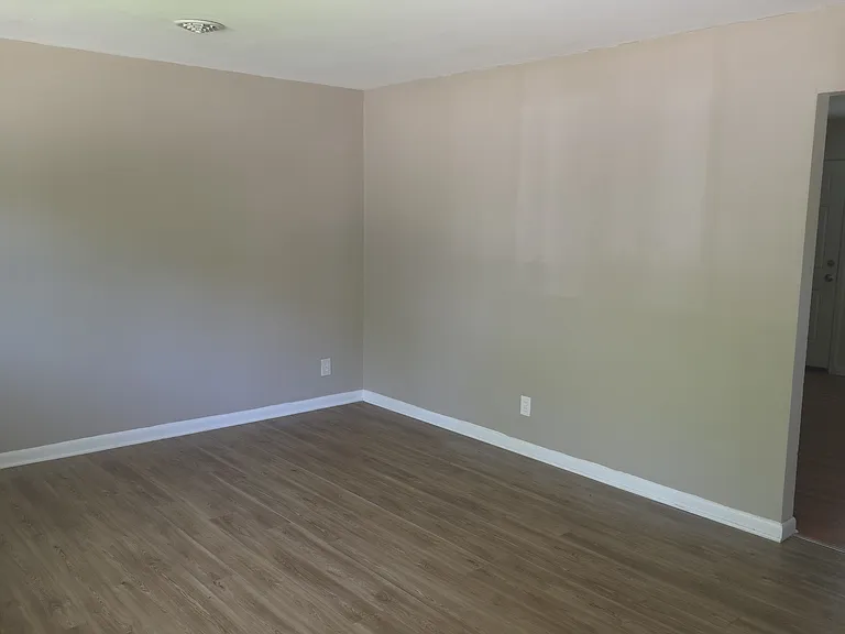 117 Elmwood Dr — Photo 4