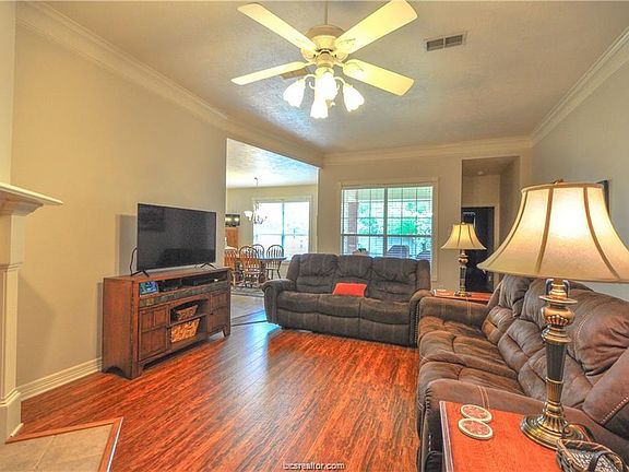 5th image of 222 Stuttgart Cir