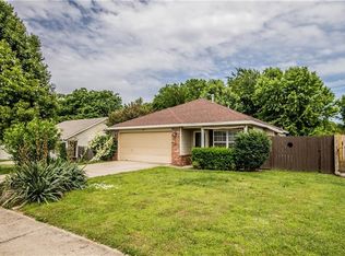 823 SW Arrowhead Dr, Bentonville, AR 72712