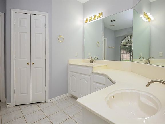 4th image of 426 Buffalo Creek Dr