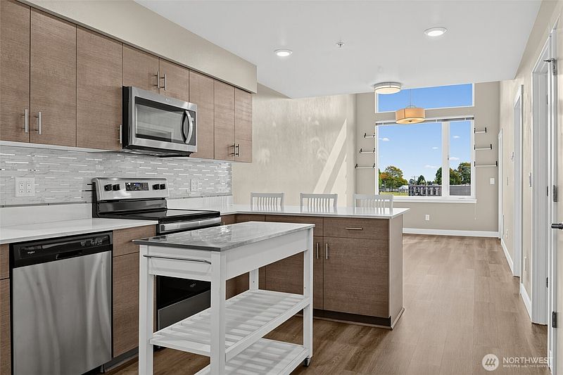 3rd image of 1882 Front Street #401