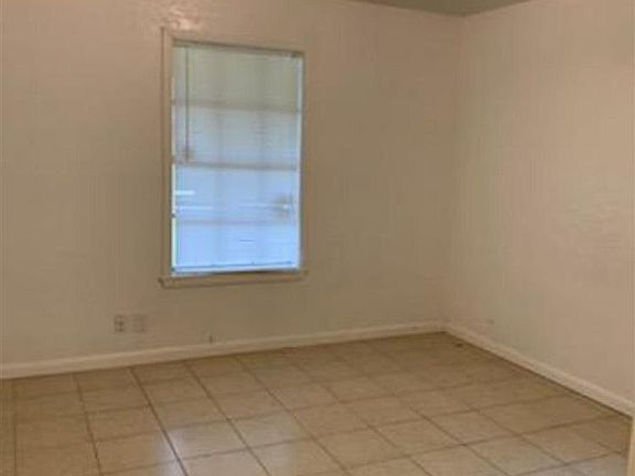 3rd image of 3845 Broadmoor Dr