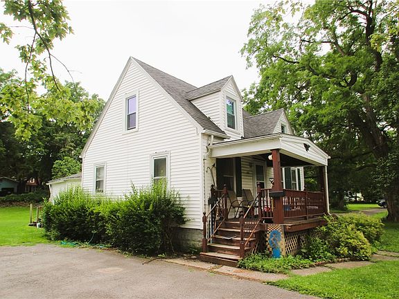 3rd image of 428 Clinton St