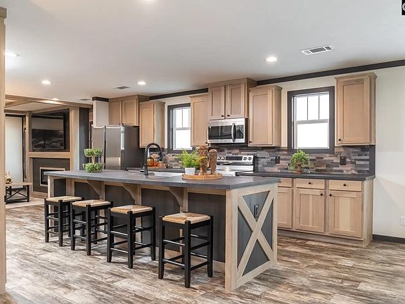 4th image of 226 Providence Rd