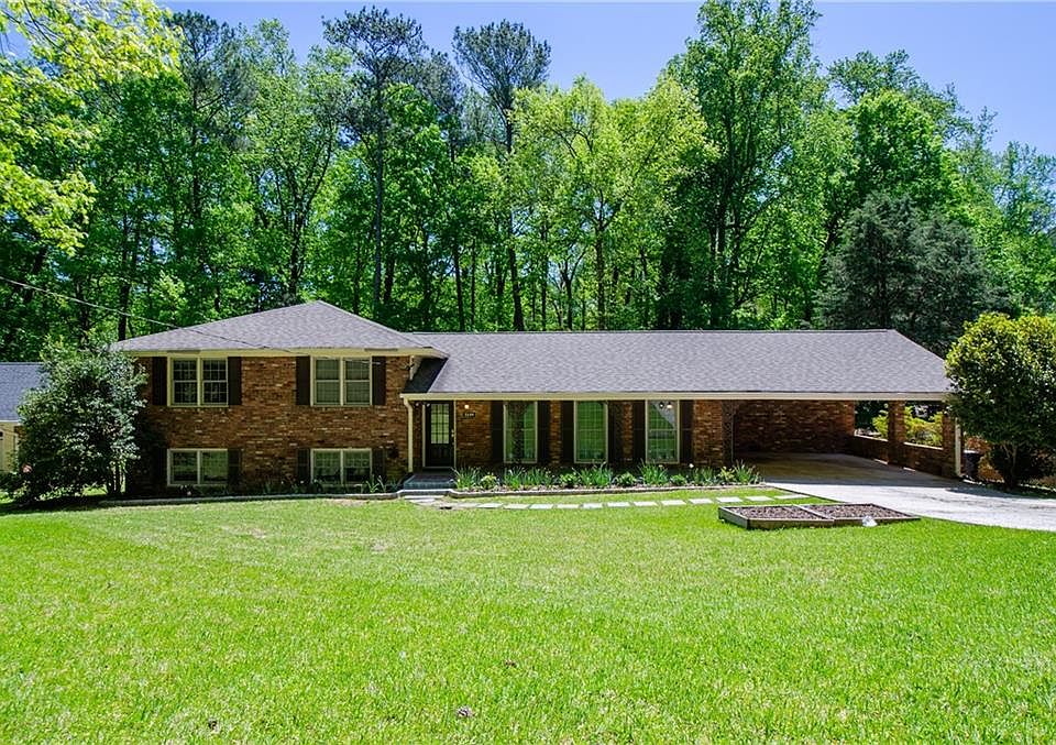 1st image of 3149 King Arthur Ct NE