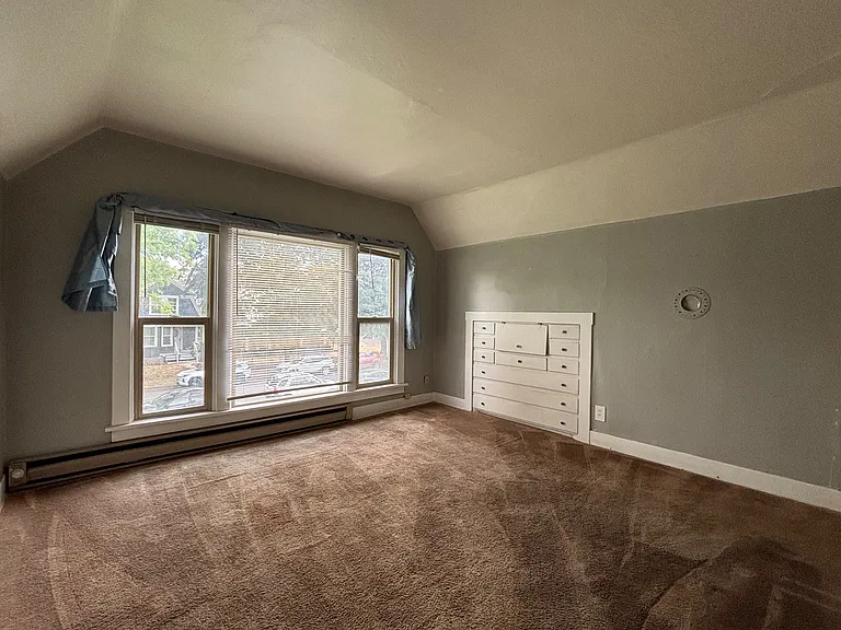 1122 W Augusta Ave #1 — Photo 2