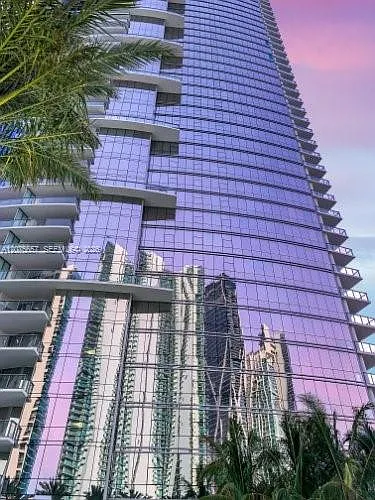 Paramount Miami Worldcent — Photo 2