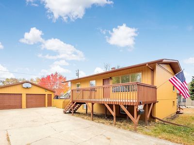 2413 E 18th St, Sioux Falls, SD, 57103