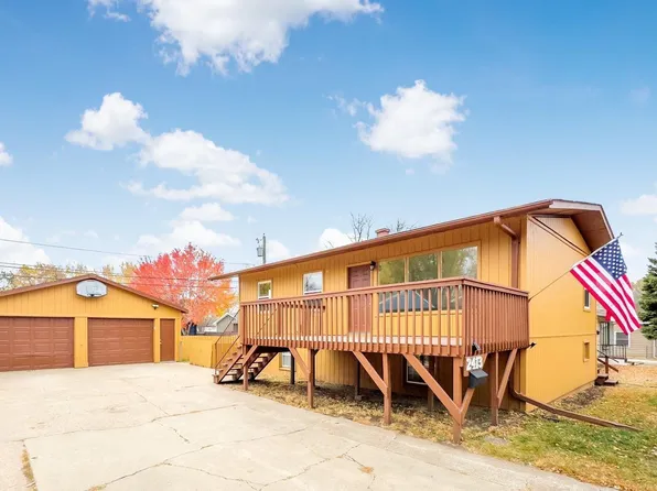 2413 E 18th St, Sioux Falls, SD 57103