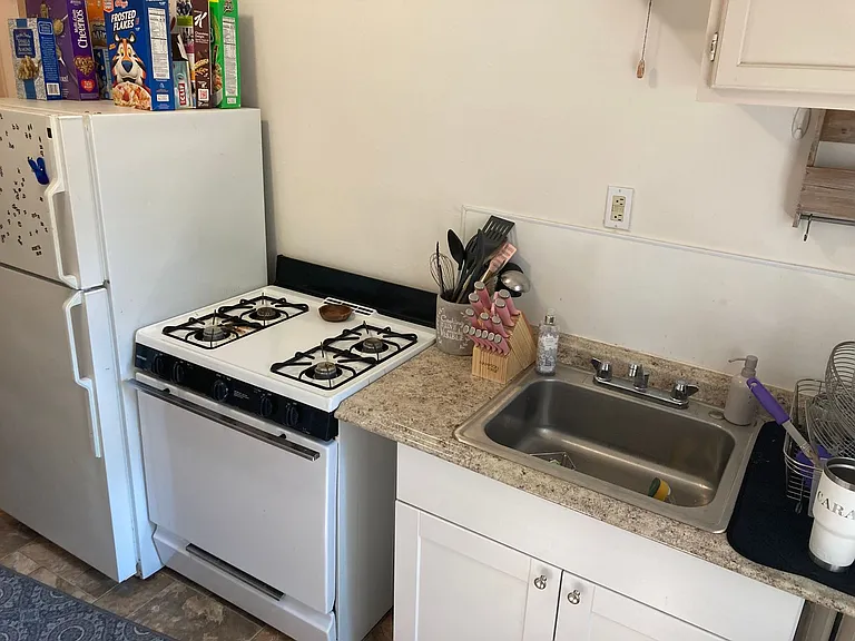 Newport Manor — Photo 66