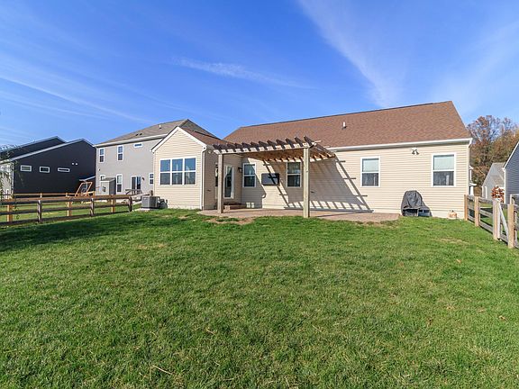 4th image of 8153 Narrow Leaf Dr