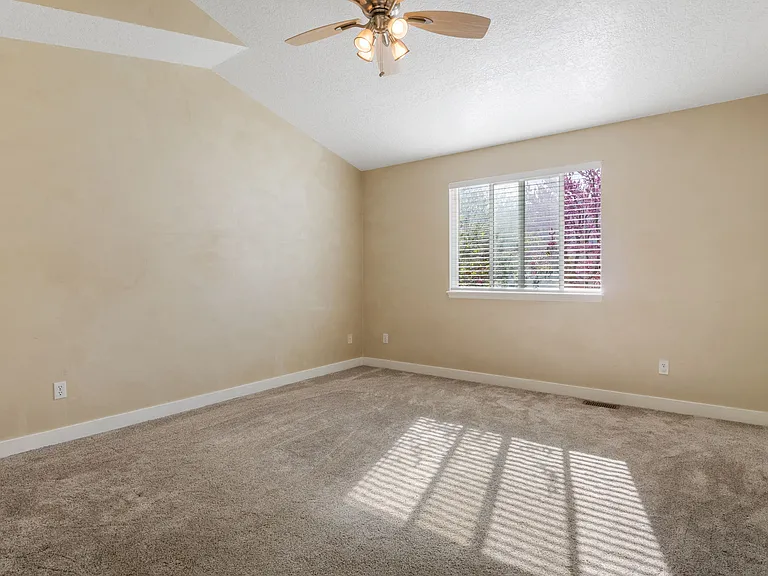 318 E Spyglass Dr — Photo 15