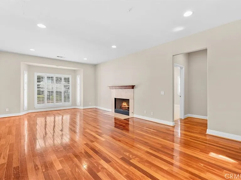 540 W 25th St — Photo 5