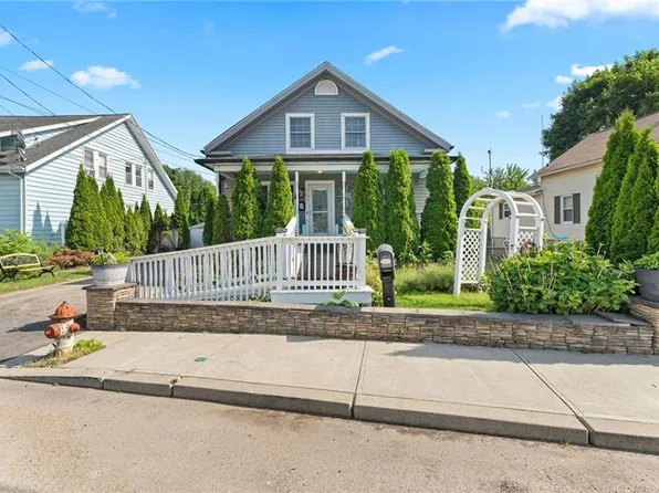 64 Shippee Ave, West Warwick, RI 02893