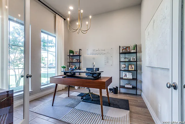 1022 Cadogan Squire — Photo 5