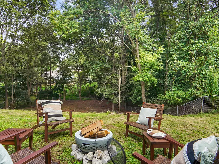 7208 Rockledge Dr — Photo 3