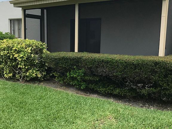 3rd image of 413 Hawthorne Ct
