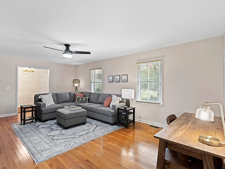 114 Fisher Dr — Photo 16