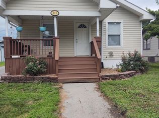 673 W Wall St, Marshall, MO 65340