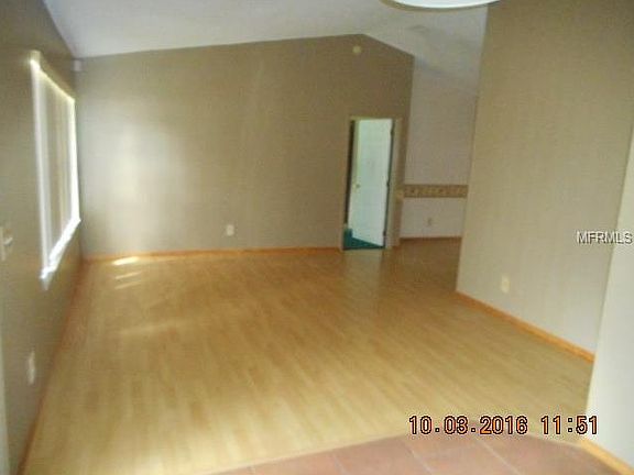 2nd image of 577 W Winnemissett Ave