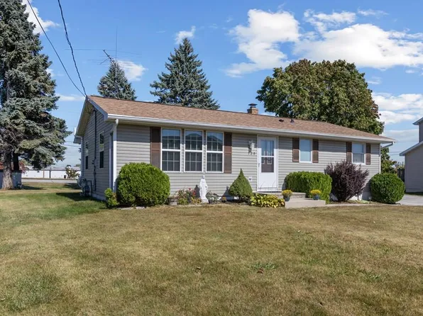 720 W Walnut Dr, Sturgeon Bay, WI 54235