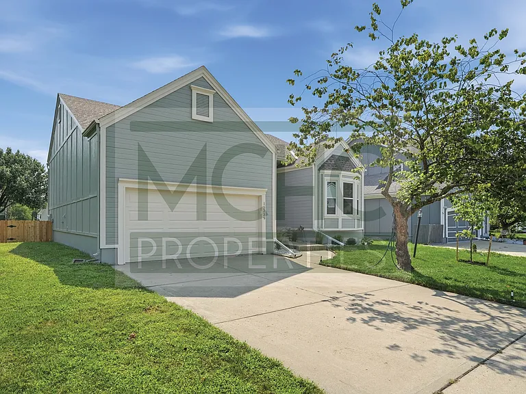 15239 Goodman St — Photo 2