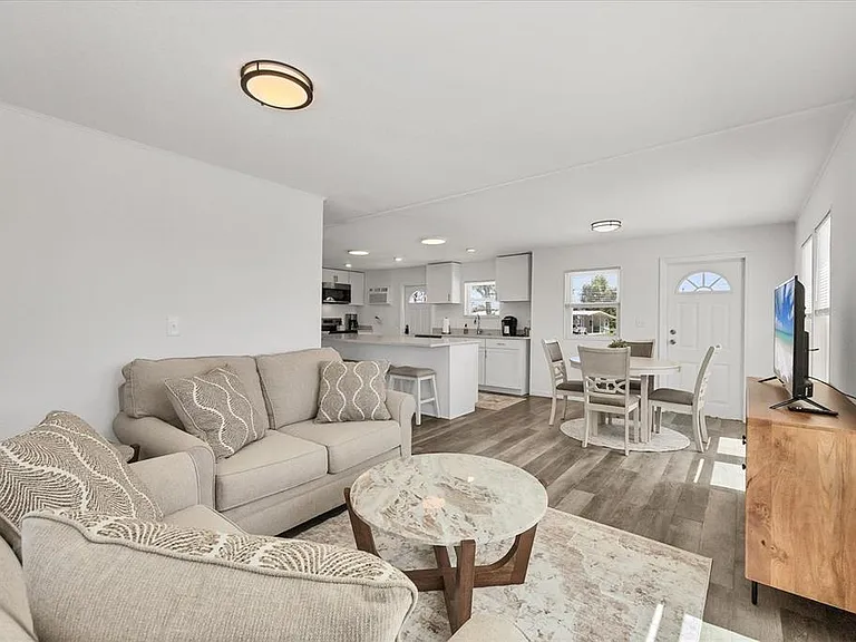 3280 Holly Ave — Photo 12