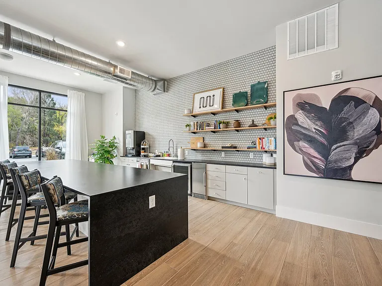 The Quarry Luxury Apartments — Photo 27