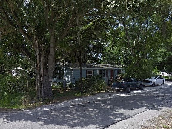 4th image of 1213 SE Esmeralda Dr
