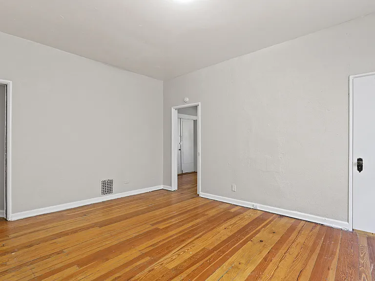 Race Street Apartments — Photo 21