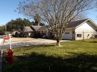 116 Suffolk Ln, Hallettsville, TX 77964