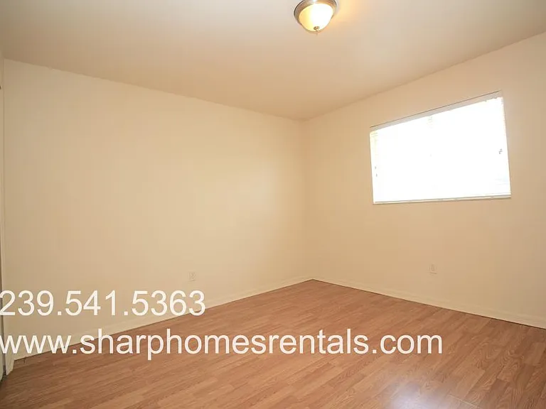 1816 SW 38th Ter — Photo 18