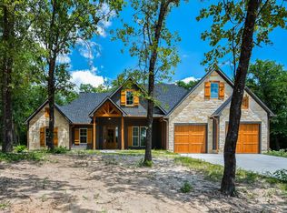 106 Oakridge Ct, Mabank, TX 75147