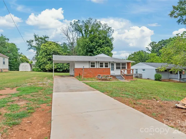 105 Willetta Dr, Charlotte, NC 28217