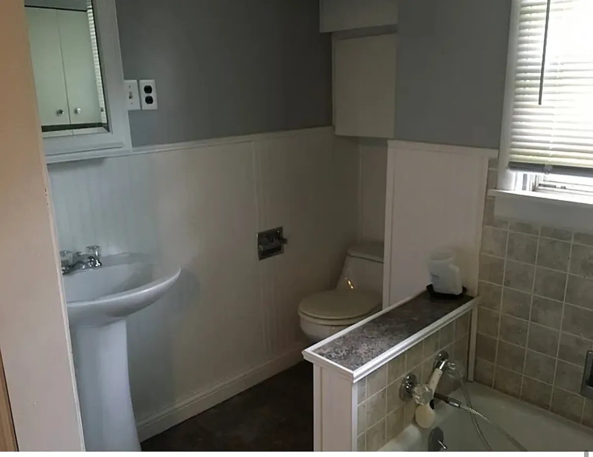 302 N Edwards Ave — Photo 3