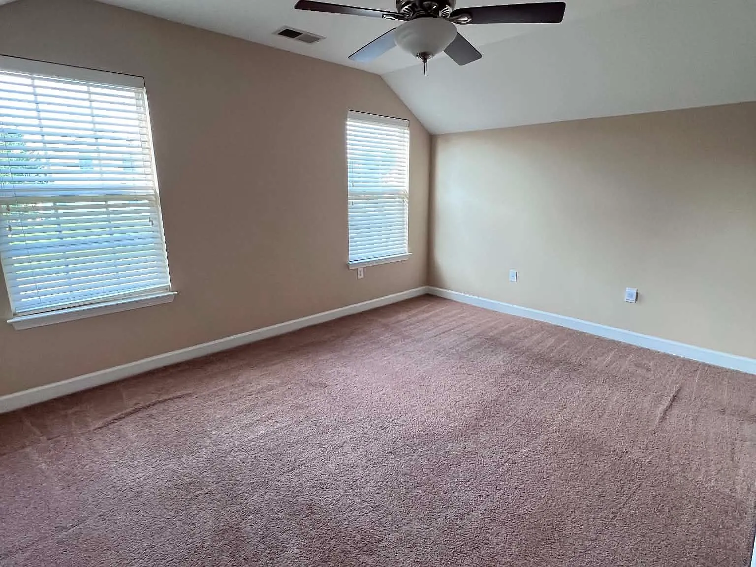 3 bed, 1199 sqft, $2,000 — Photo 1