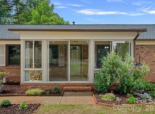 6131 Kinghurst Dr, Charlotte, NC 28216