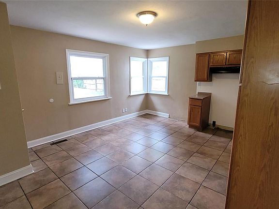 3rd image of 6933 Berkridge Ct