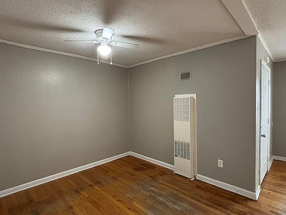 3rd image of 5022 Byron Rd