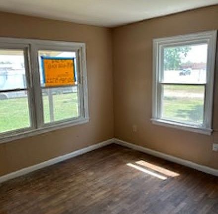 3rd image of 329 W Missouri St