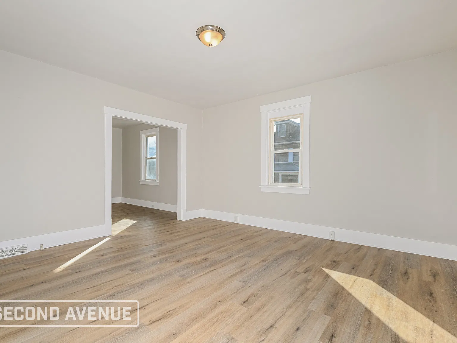 3 bed, 1.0 bath, 1260 sqft, $1,349 — Photo 2