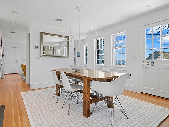 4th image of 25 Washington St