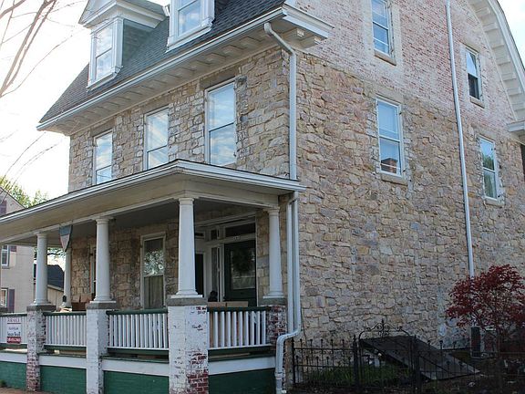 2nd image of 101 E Main St