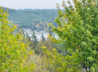 181 E Rainier Ct, Allyn, WA 98524