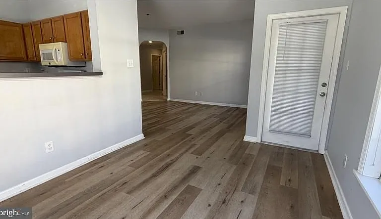 300 Riverbend Dr #1E — Photo 10