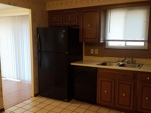 4th image of 24980 Antler Dr