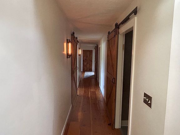 5th image of 947 Pleasant St #947